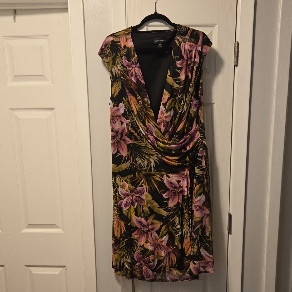 Women Floral V-Neck Dress 🌺  SIZE 18